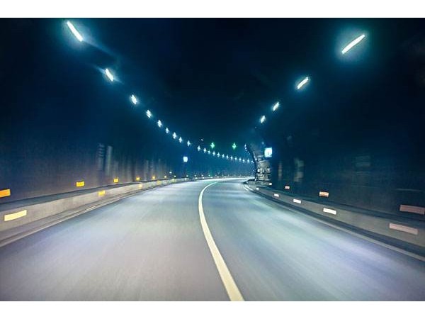 公路隧道綜合監(jiān)控系統，保證供電、環(huán)境的穩(wěn)定
